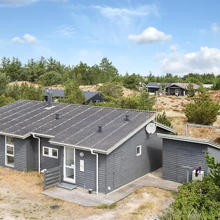 Floria - 1-4km From The Sea By Interhome