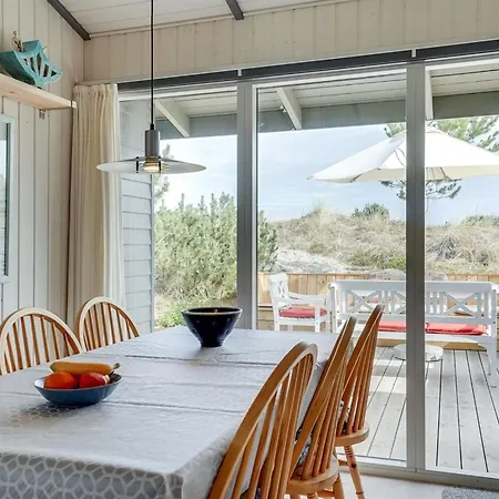 Floria - 1-4km From The Sea By Interhome