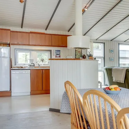 Floria - 1-4km From The Sea By Interhome