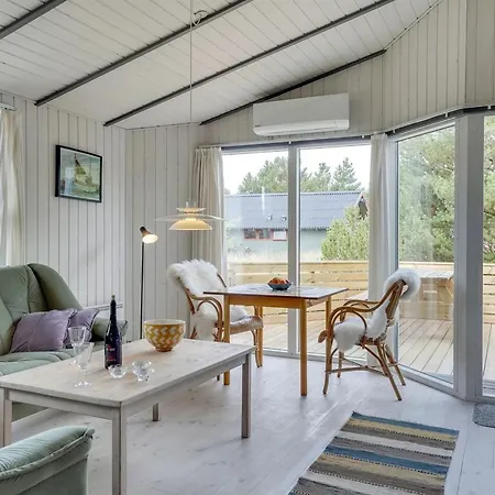 Floria - 1-4km From The Sea By Interhome *